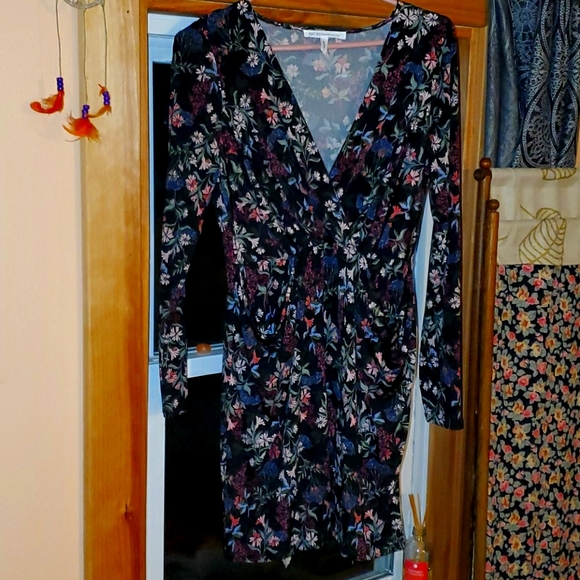 BCBGeneration 🌸Floral🌼 Dress - Picture 2 of 7